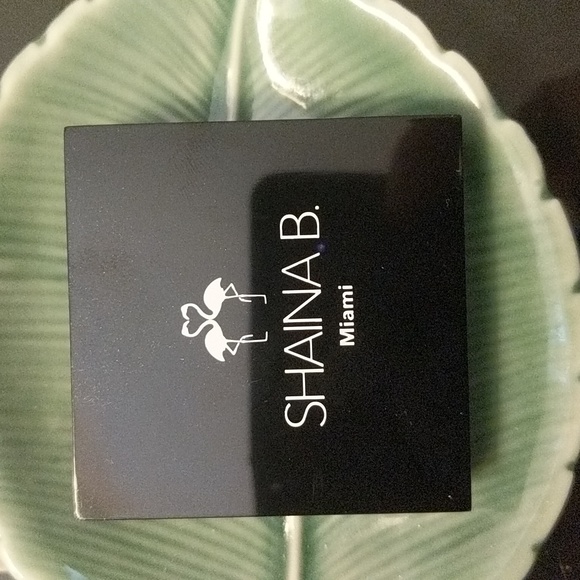 NWT Eyeshadow Palette - Picture 1 of 3